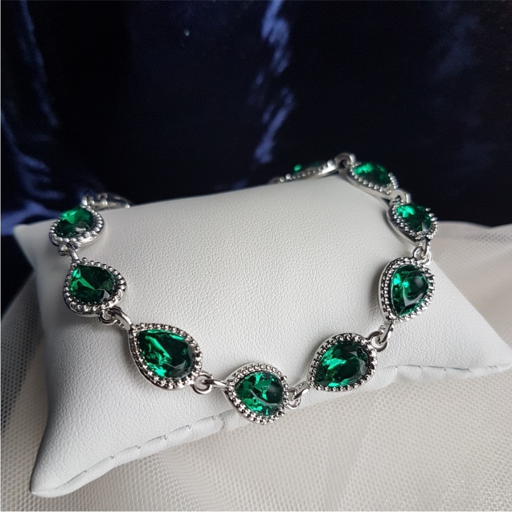 Swarovski Elements Emerald Green Teardrop Fashion Tennis Bracelet NEW